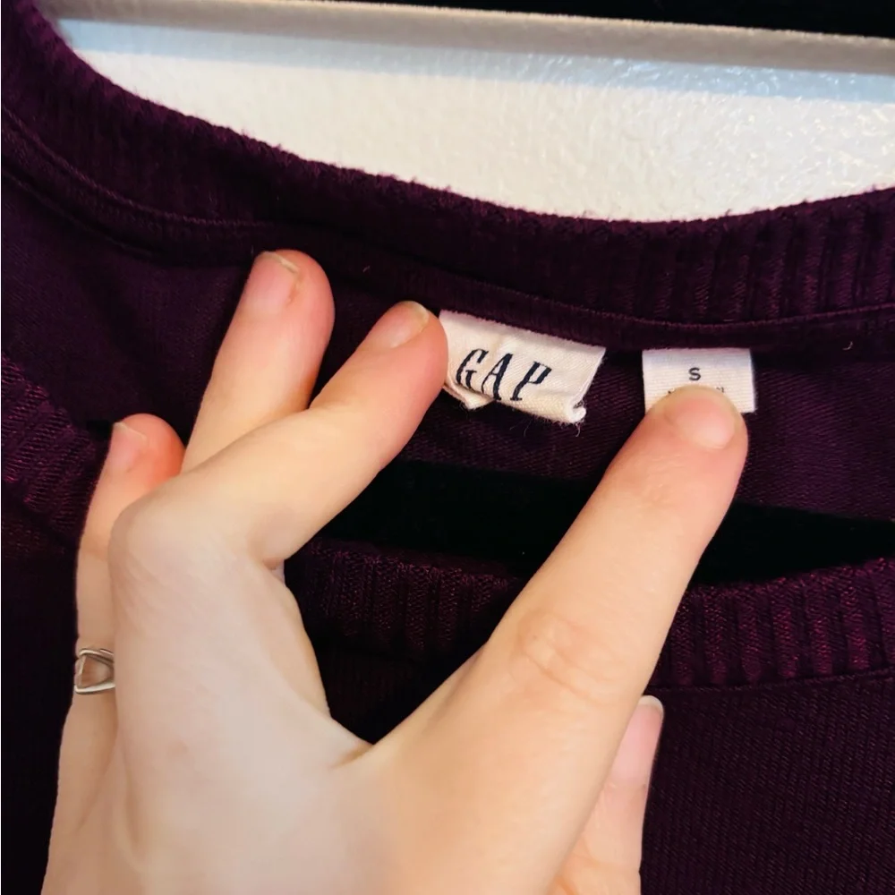 Gap purple long sleeve light weight sweater size small